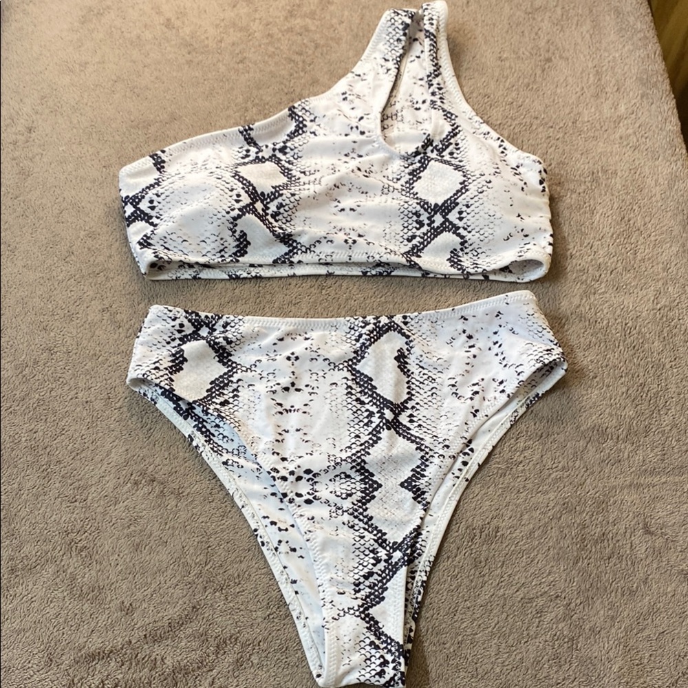 Bikini (2pcs) size M with a snake like print. NWOT